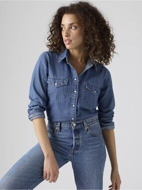 Levi’s Women’s Iconic Western Denim Shirt M Pearl Snap Button Blue Cowgirl Farm